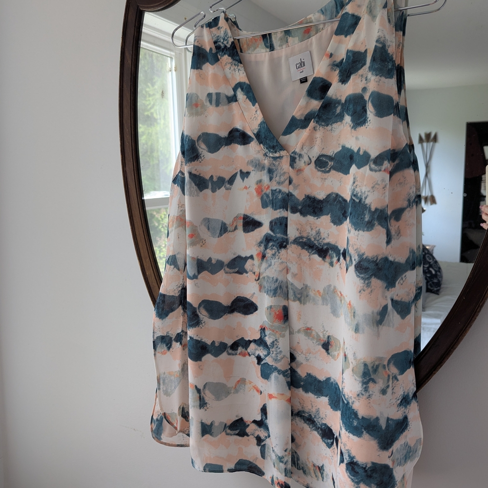 Chic Abstract Sleeveless Blouse